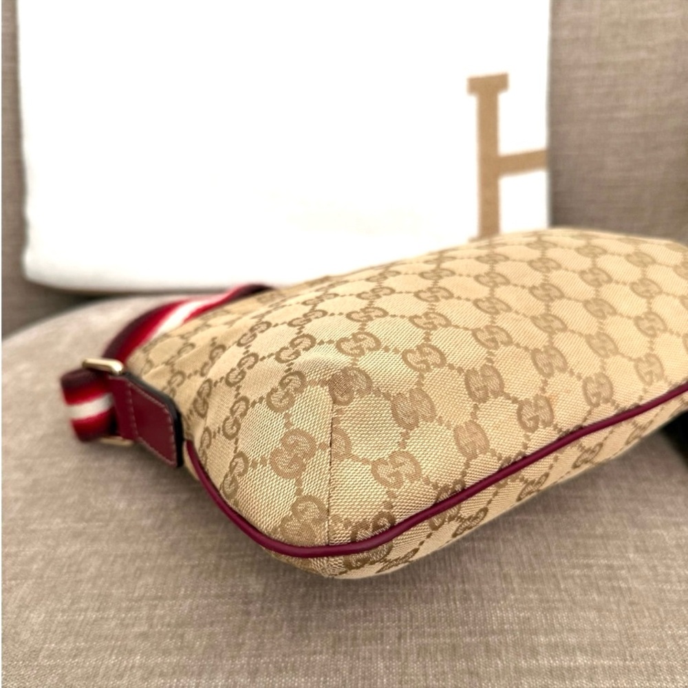 Authentic Gucci brown monogram crossbody bag - Picture 7 of 15